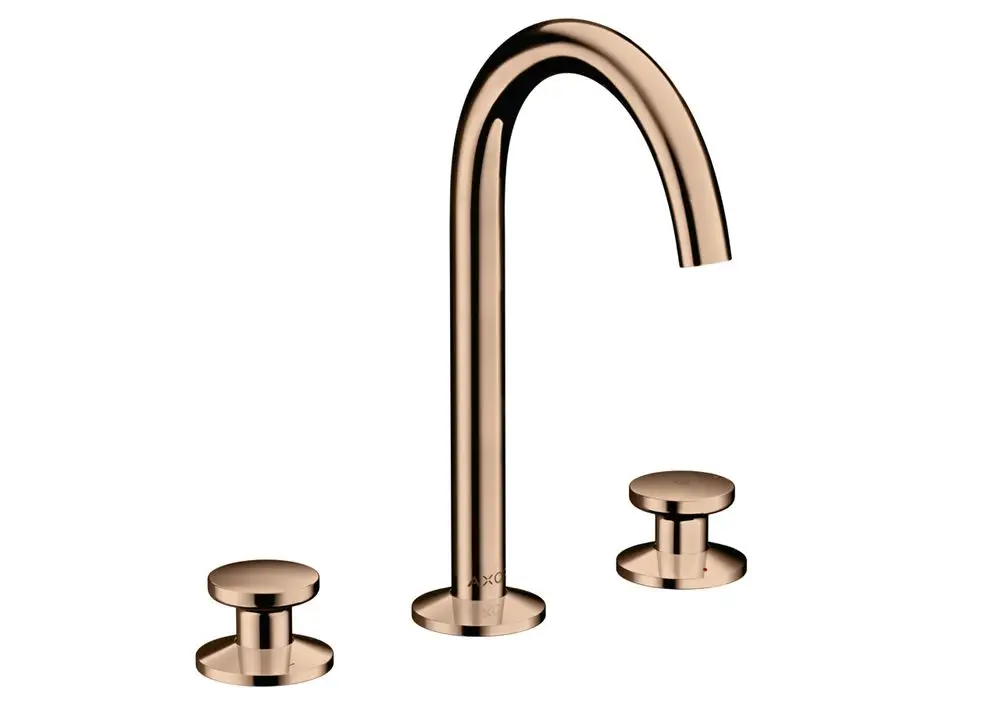 Waschtischarmatur in Polished Red Gold mit drei Bedienelementen. Hersteller: AXOR. Das Design umfasst einen gebogenen Auslauf und zwei separate Griffe für die Wasserregulierung.